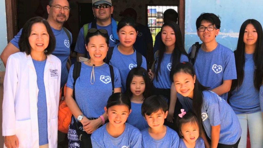 7 Leaves volunteer team